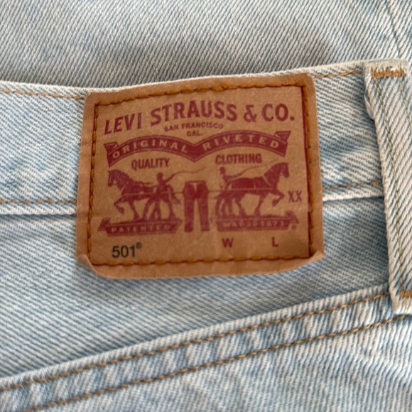 Levi’s | 501 Button Fly Light Wash Jeans - Picture 8 of 8